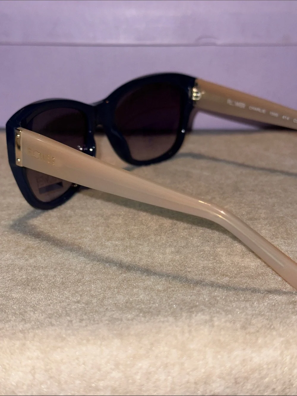 Flower Drew Barrymore Stylish Two-Tone Women Sunglasses Navy Frame Beige Temples